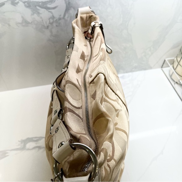 Coach signature beige tan Carly Bucket Purse optic white trim - Picture 6 of 15